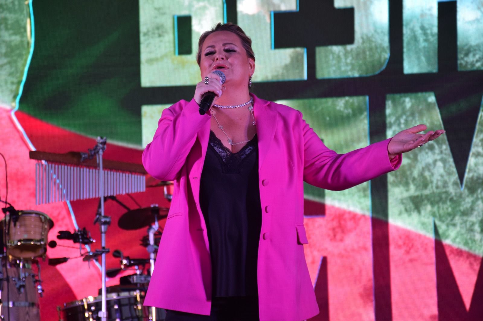 В Нурлате Фирдус Тямаев дал большой благотворительный концерт (+фоторепортаж)