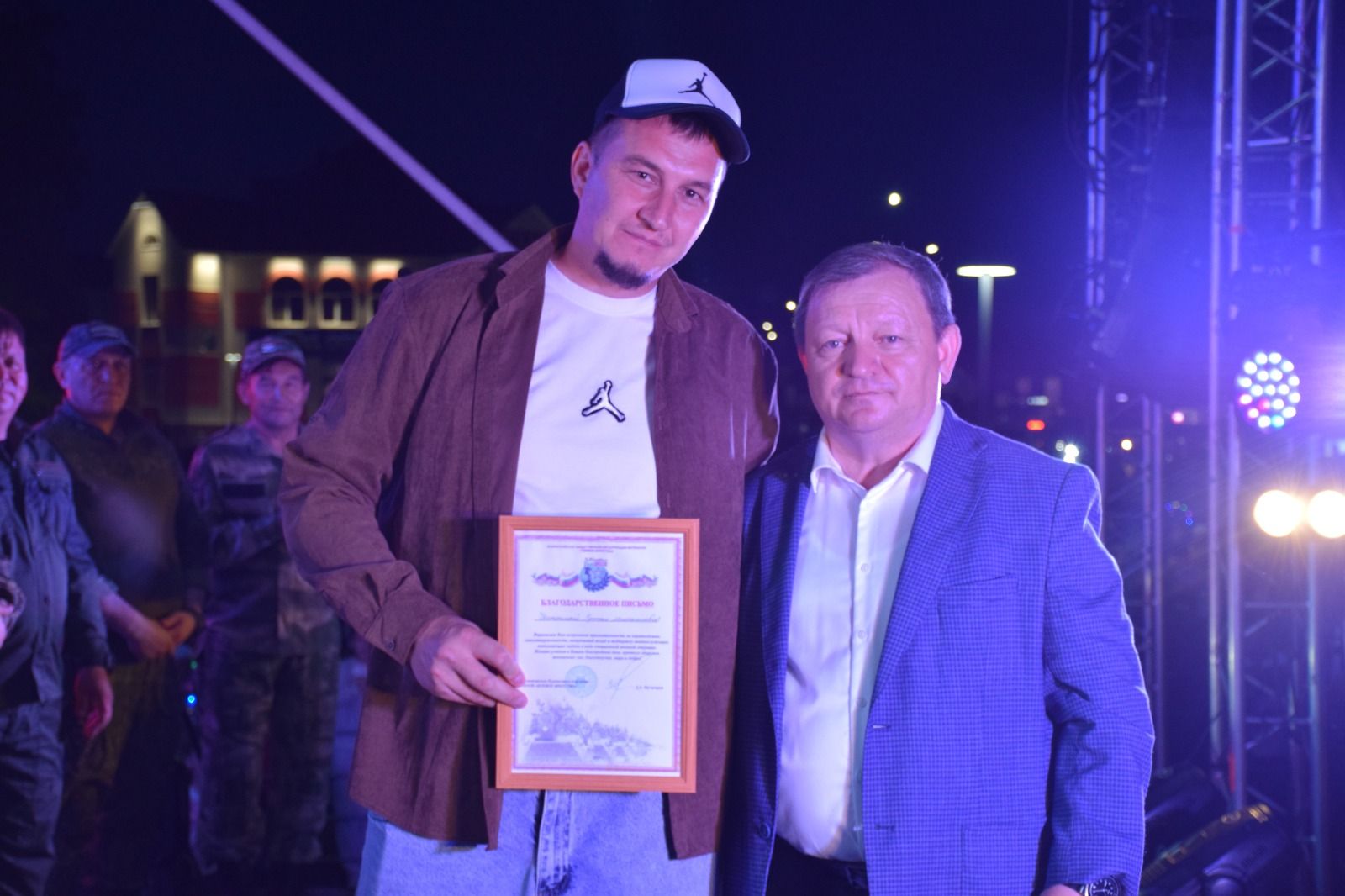 В Нурлате Фирдус Тямаев дал большой благотворительный концерт (+фоторепортаж)