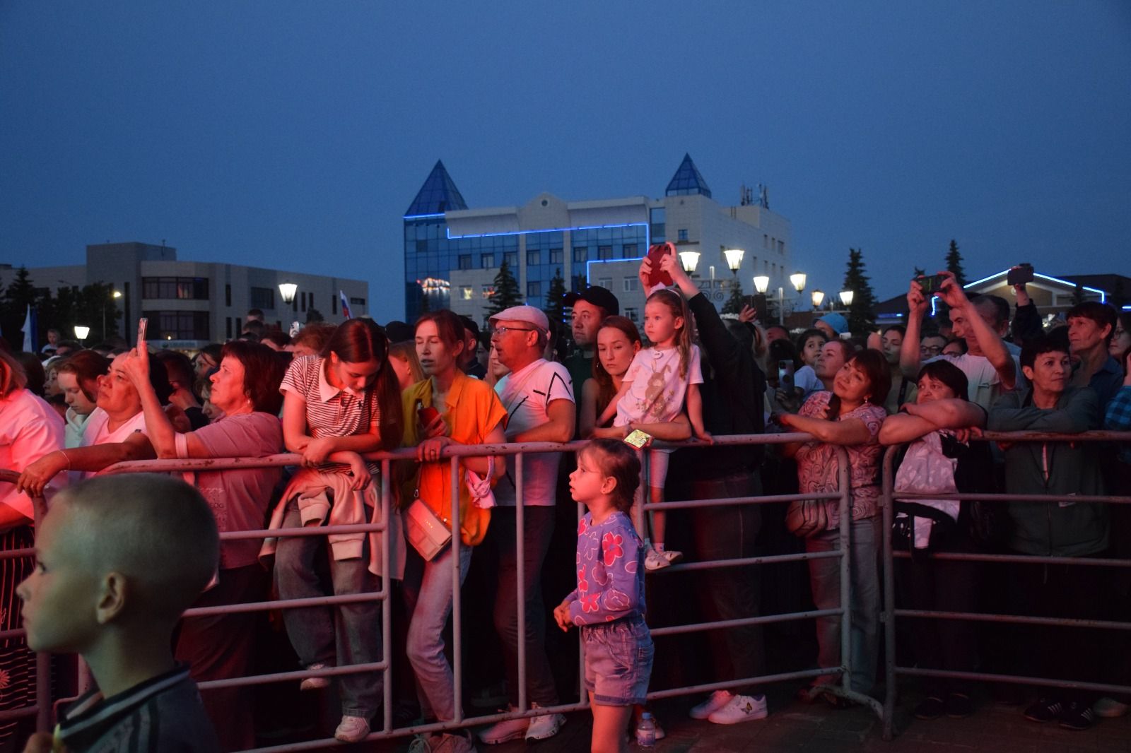 В Нурлате Фирдус Тямаев дал большой благотворительный концерт (+фоторепортаж)