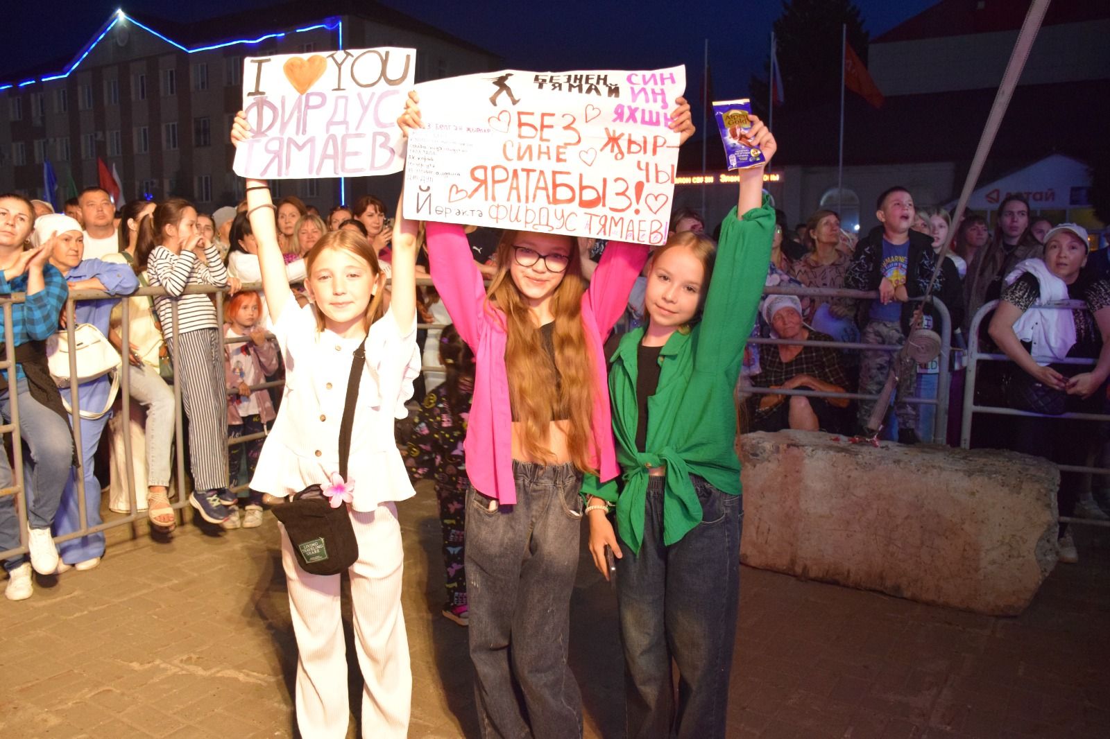 В Нурлате Фирдус Тямаев дал большой благотворительный концерт (+фоторепортаж)