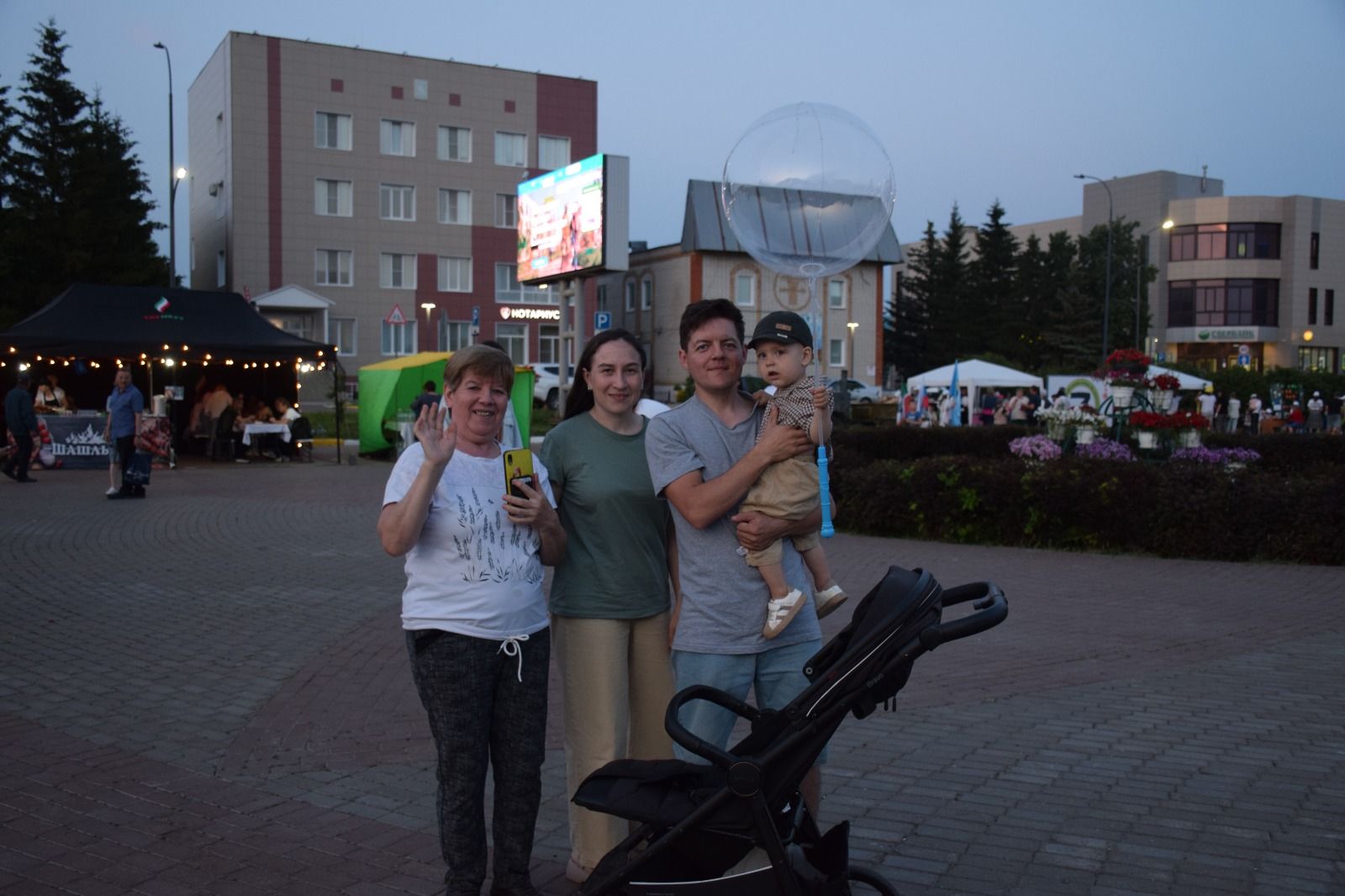 В Нурлате Фирдус Тямаев дал большой благотворительный концерт (+фоторепортаж)