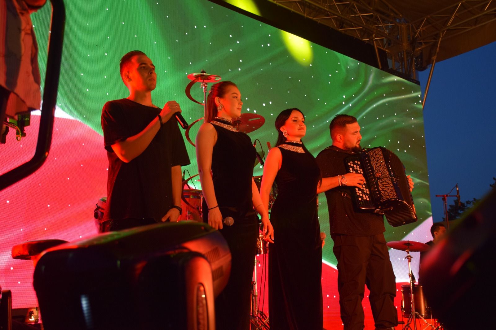 В Нурлате Фирдус Тямаев дал большой благотворительный концерт (+фоторепортаж)