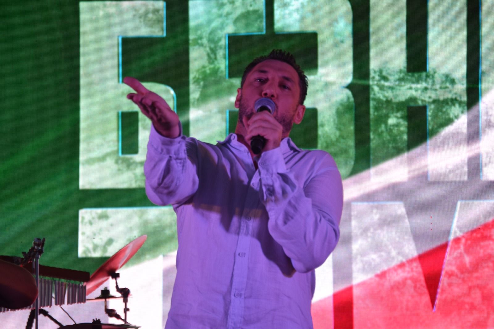 В Нурлате Фирдус Тямаев дал большой благотворительный концерт (+фоторепортаж)