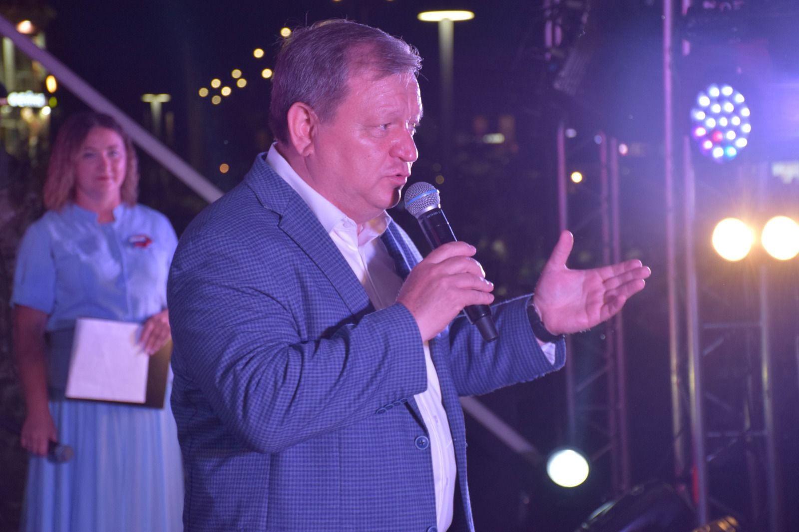 В Нурлате Фирдус Тямаев дал большой благотворительный концерт (+фоторепортаж)