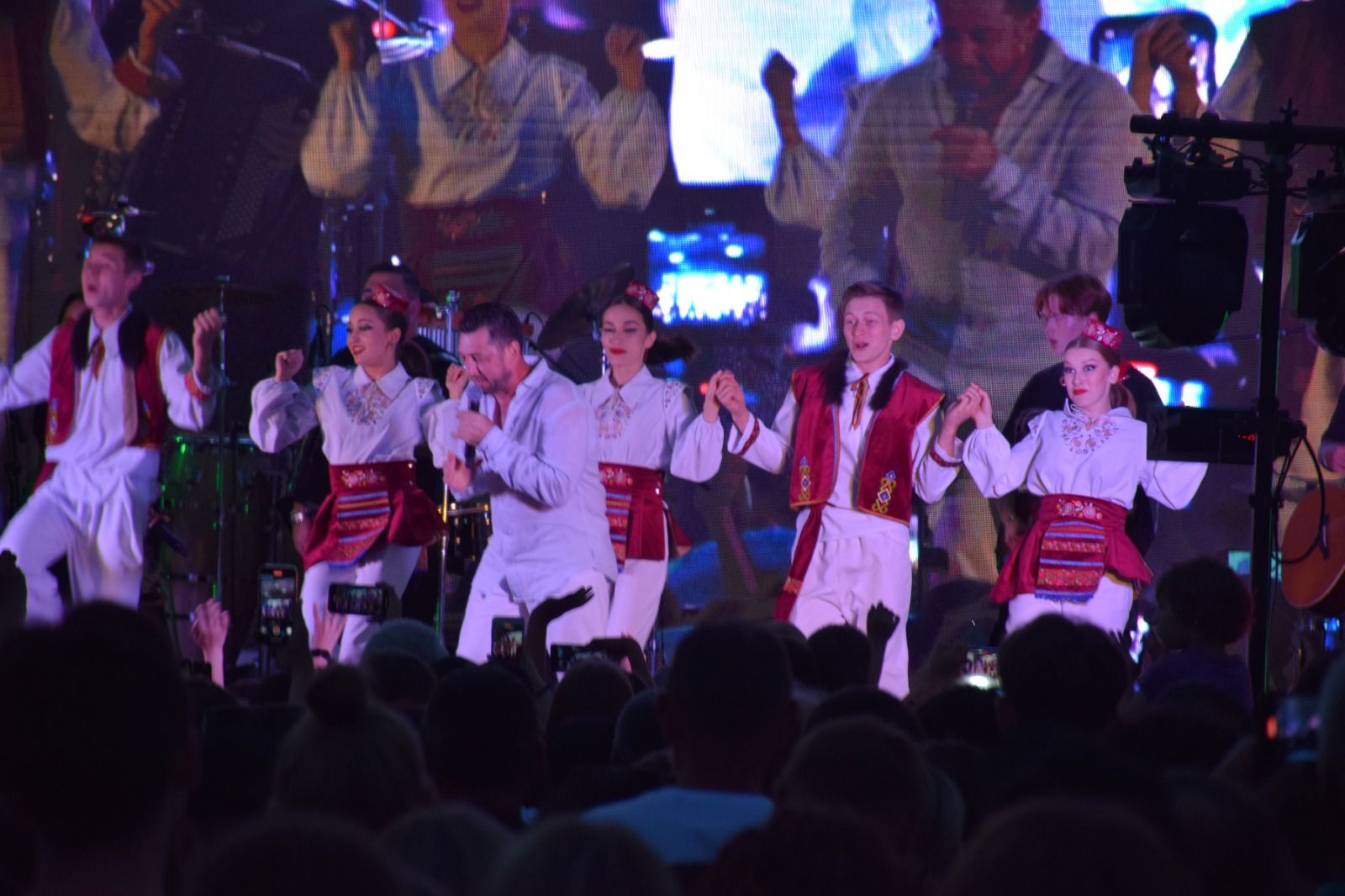 В Нурлате Фирдус Тямаев дал большой благотворительный концерт (+фоторепортаж)