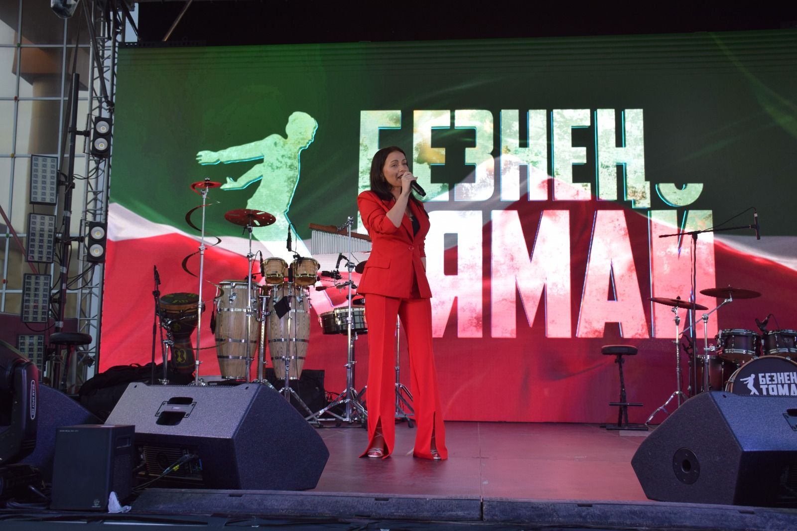 В Нурлате Фирдус Тямаев дал большой благотворительный концерт (+фоторепортаж)