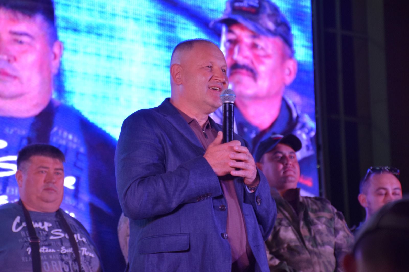 В Нурлате Фирдус Тямаев дал большой благотворительный концерт (+фоторепортаж)