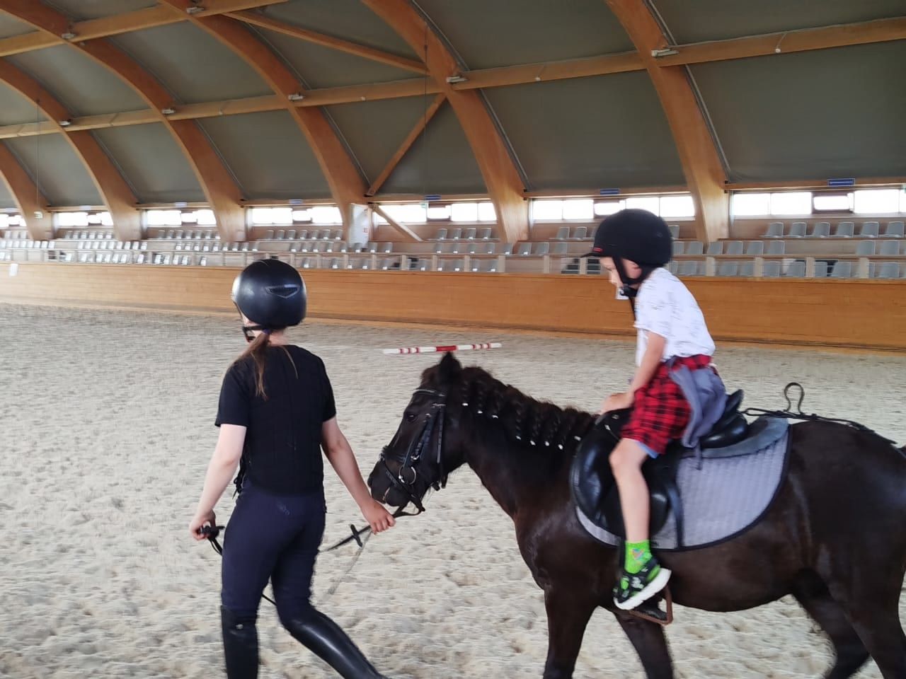 Воспитанники летнего лагеря «Улыбка» Андреевской школы посетили Нурлатский конный завод