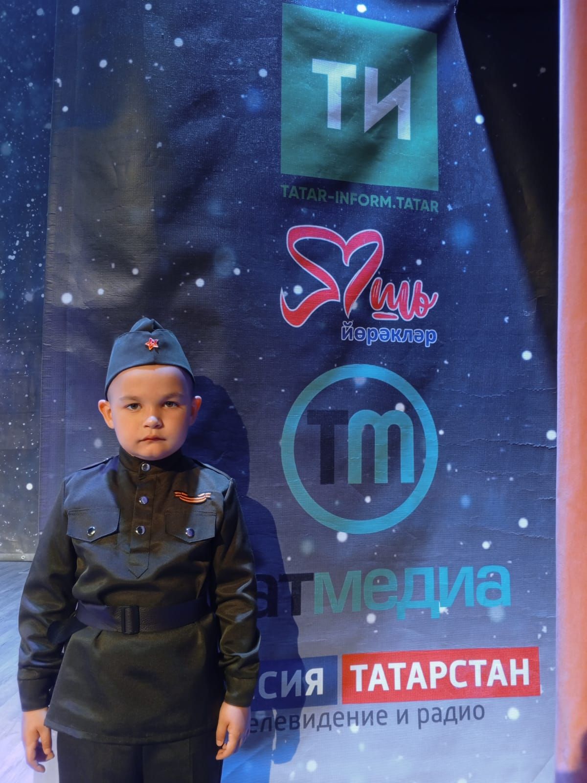 Юный талант из Нурлата покорил «Калейдоскоп искусств» с композицией о мире