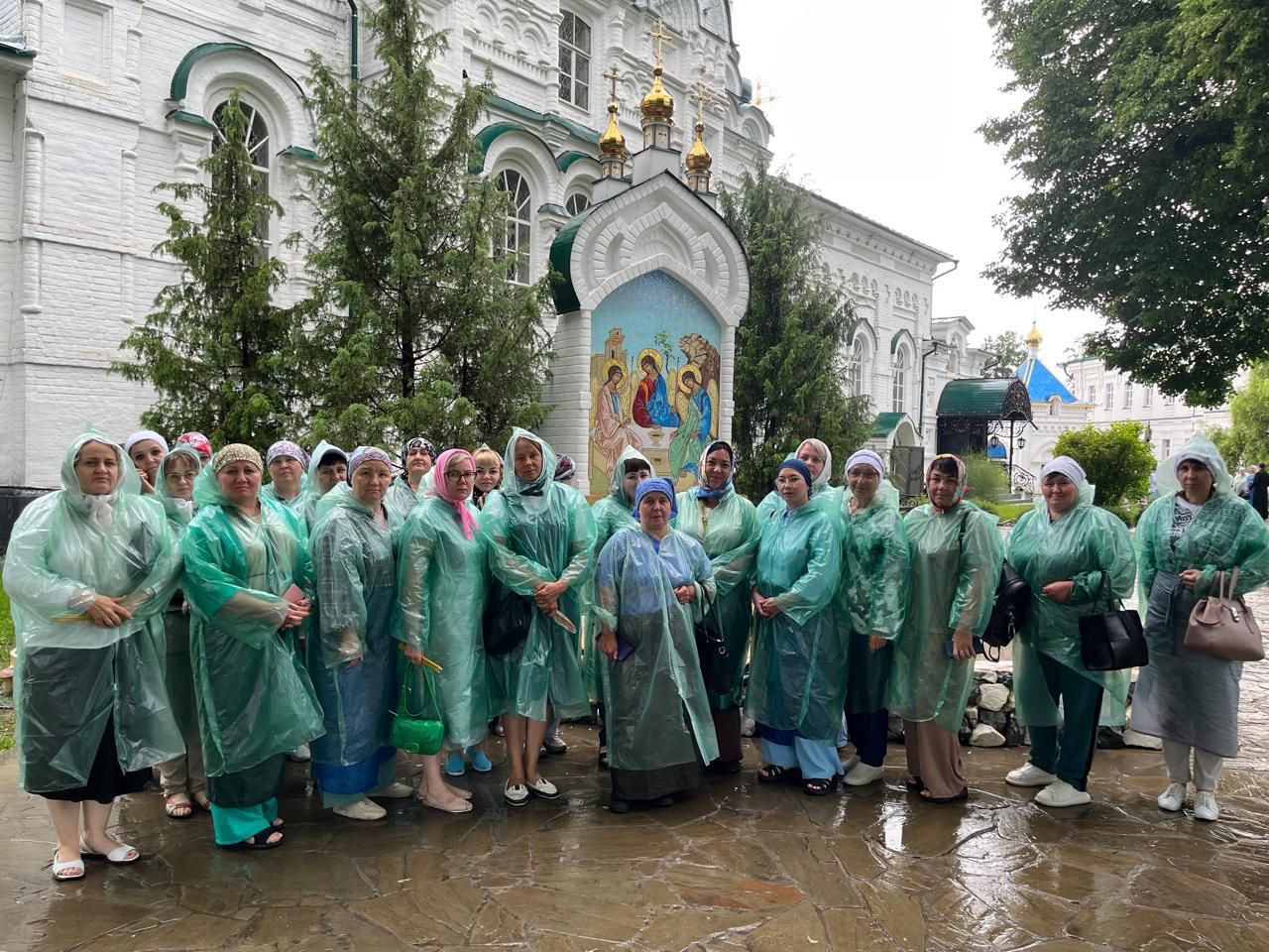 Сотрудники ЦСОН «Гармония» посетили Раифский монастырь