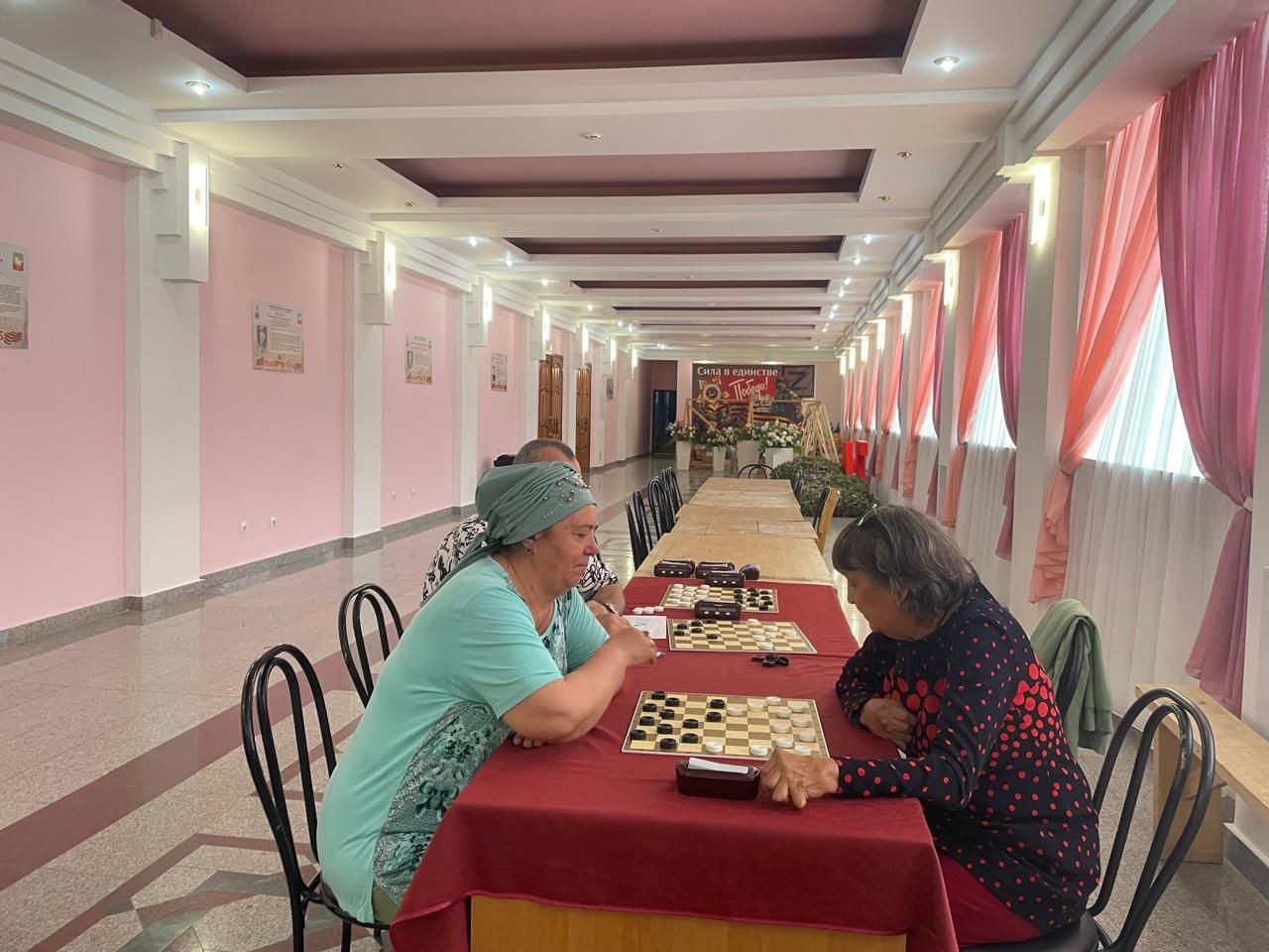 В Нурлате прошли турниры по шашкам и шахматам среди женщин