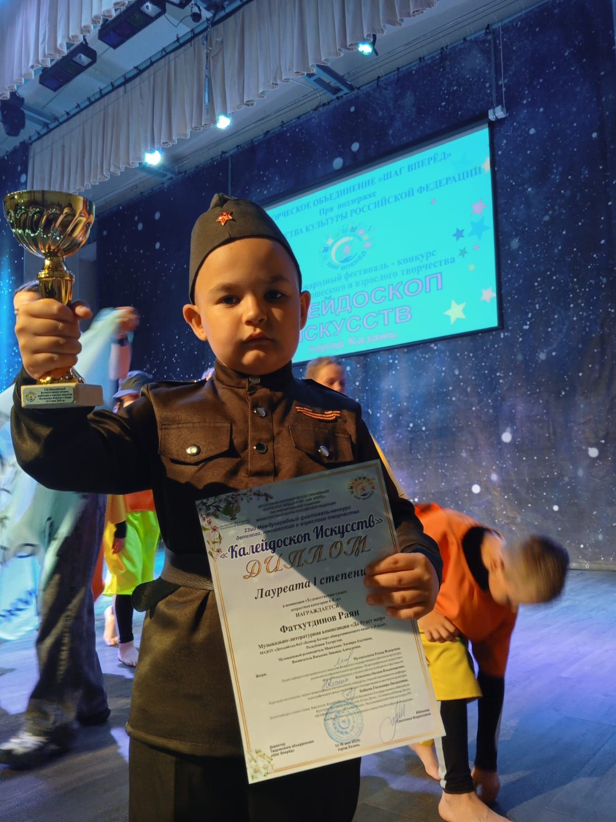 Юный талант из Нурлата покорил «Калейдоскоп искусств» с композицией о мире