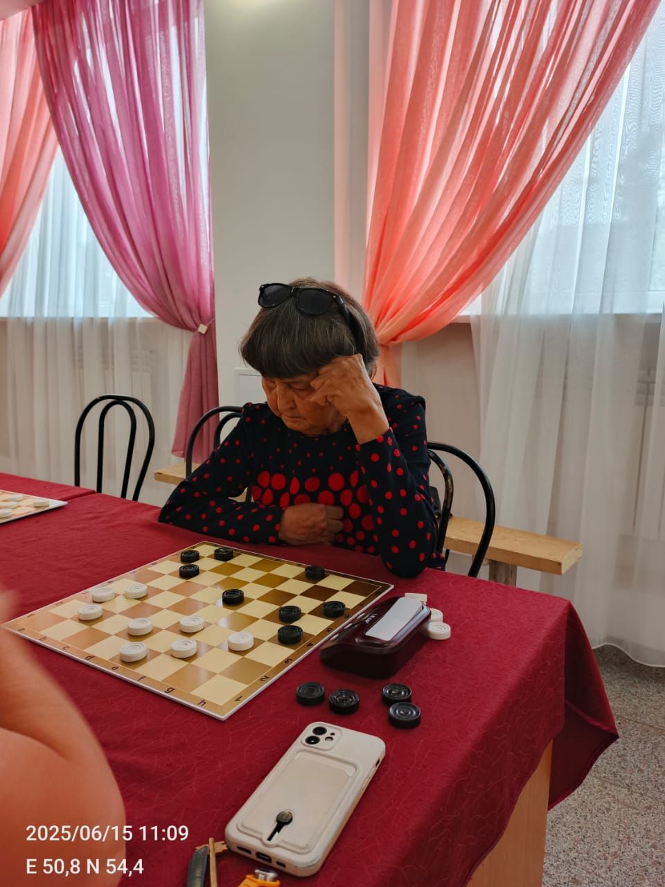 В Нурлате прошли турниры по шашкам и шахматам среди женщин