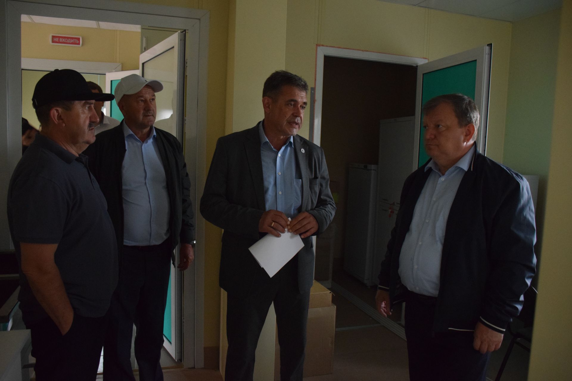 В Нурлате Дамир Ишкинеев осмотрел строящиеся фельдшерско-акушерские пункты