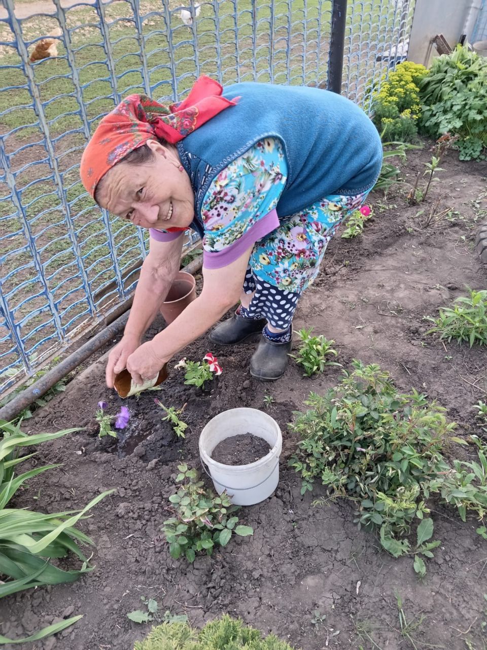 «Гарденотерапия» в Нурлате: цветочное настроение для пожилых и инвалидов