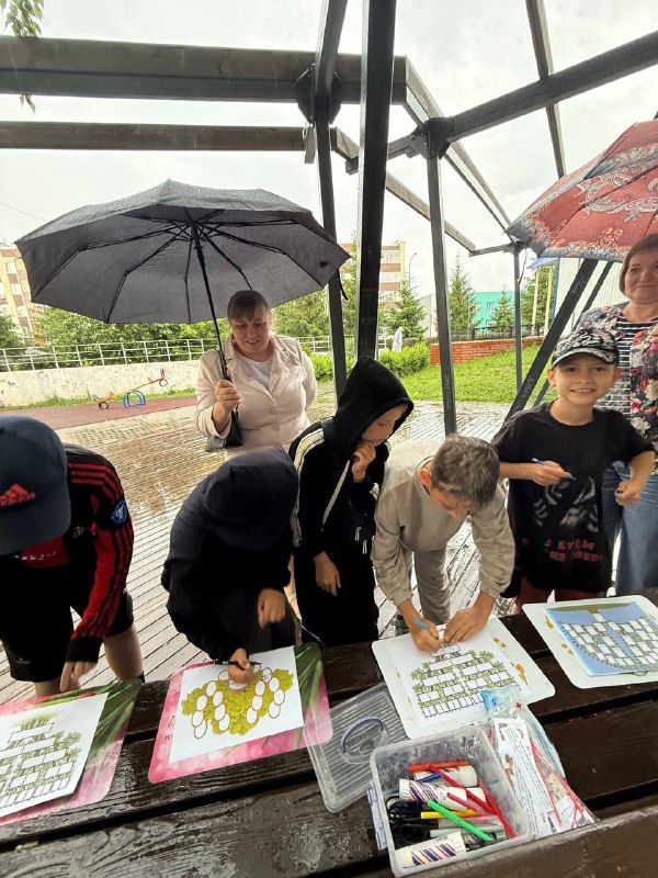 «Древо семьи»: в Нурлате дети создавали родословную под летним дождем