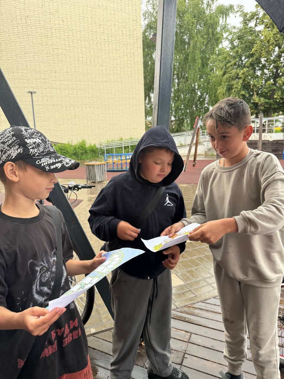 «Древо семьи»: в Нурлате дети создавали родословную под летним дождем