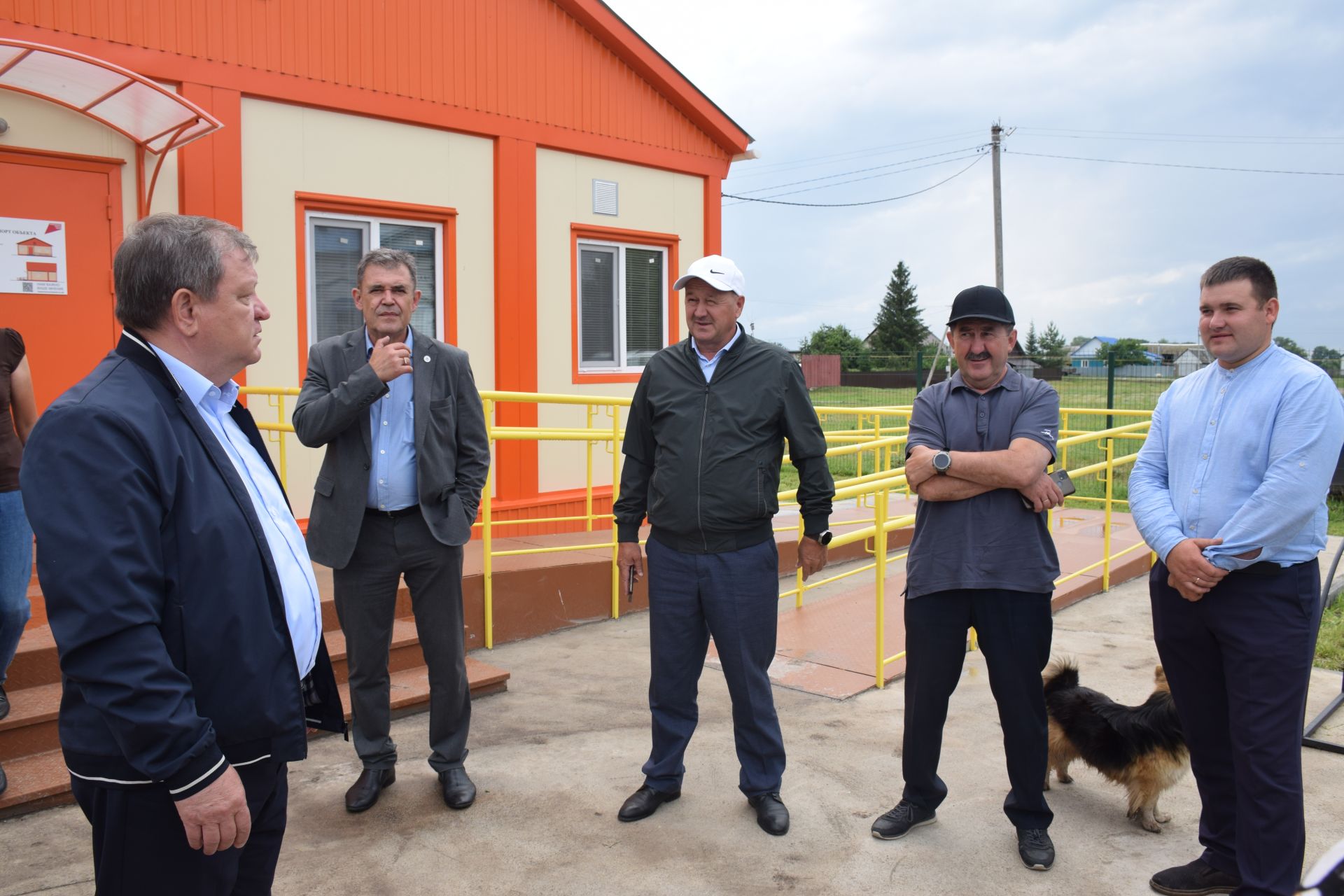 В Нурлате Дамир Ишкинеев осмотрел строящиеся фельдшерско-акушерские пункты