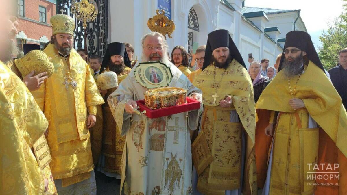 В Казань доставили мощи Патриарха Тихона: верующие смогут поклониться святыне