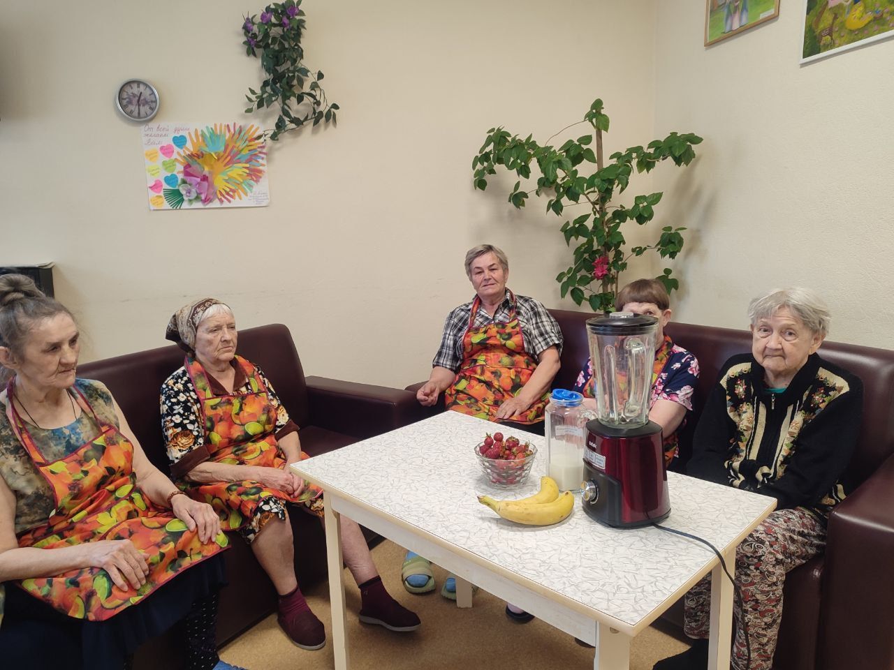 Летняя радость в стакане: в Нурлатском доме-интернате прошел кулинарный мастер-класс