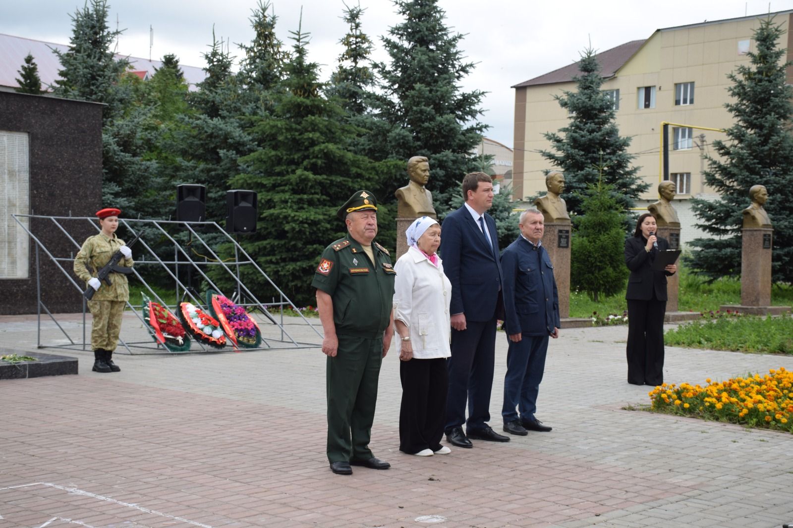 В День памяти и скорби в Нурлате прошел траурный митинг (+ фоторепортаж)