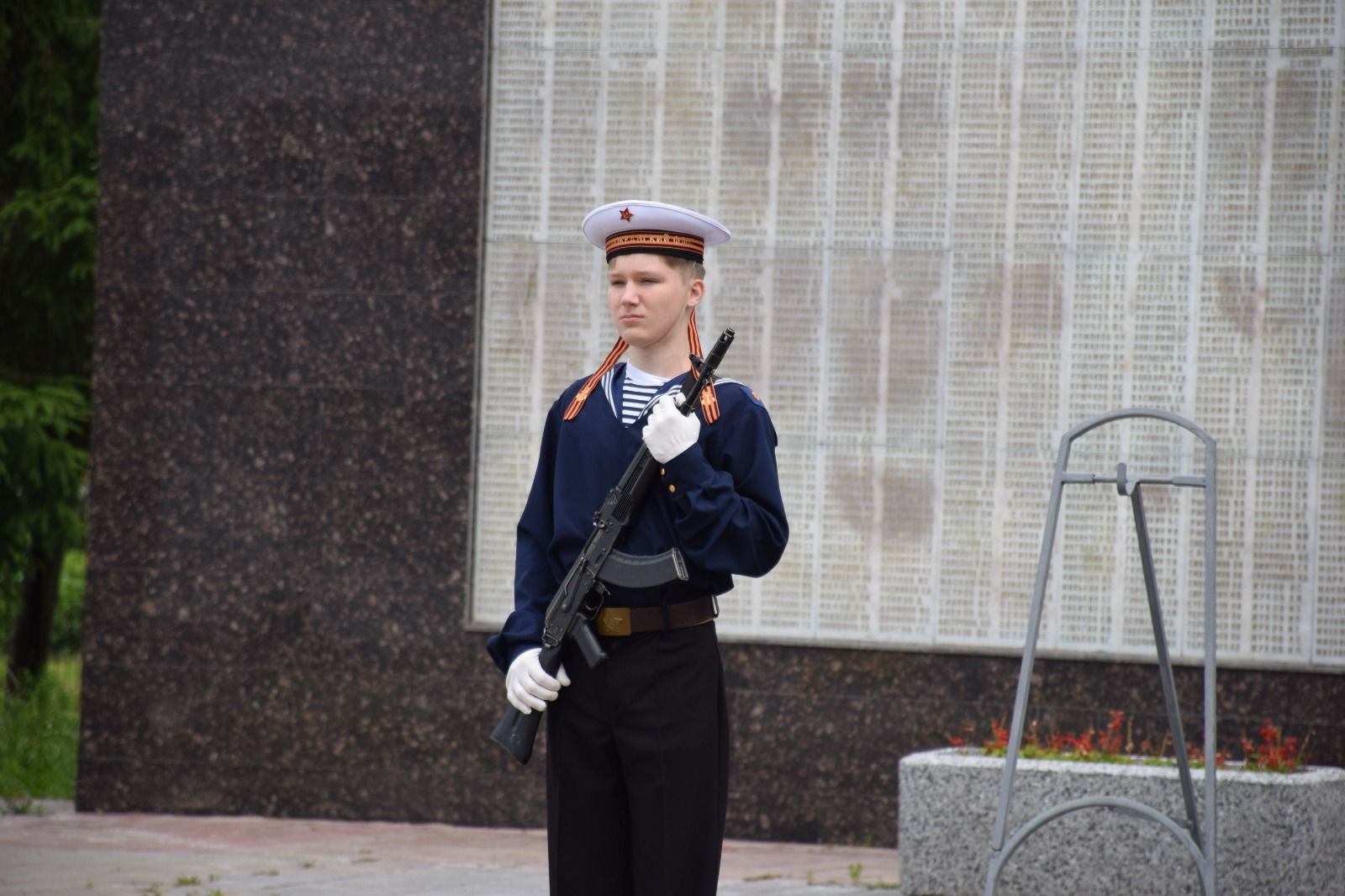 В День памяти и скорби в Нурлате прошел траурный митинг (+ фоторепортаж)