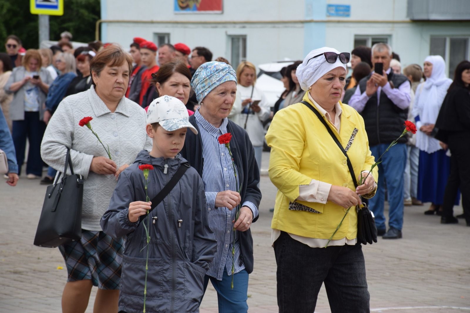 В День памяти и скорби в Нурлате прошел траурный митинг (+ фоторепортаж)