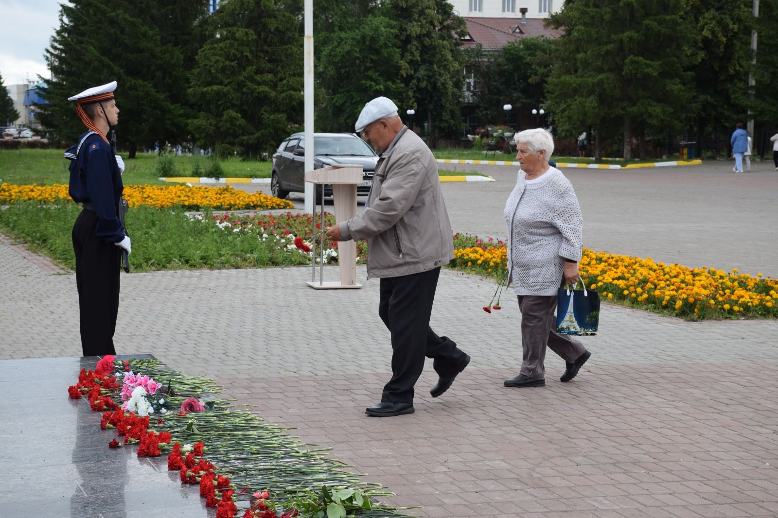 В День памяти и скорби в Нурлате прошел траурный митинг (+ фоторепортаж)