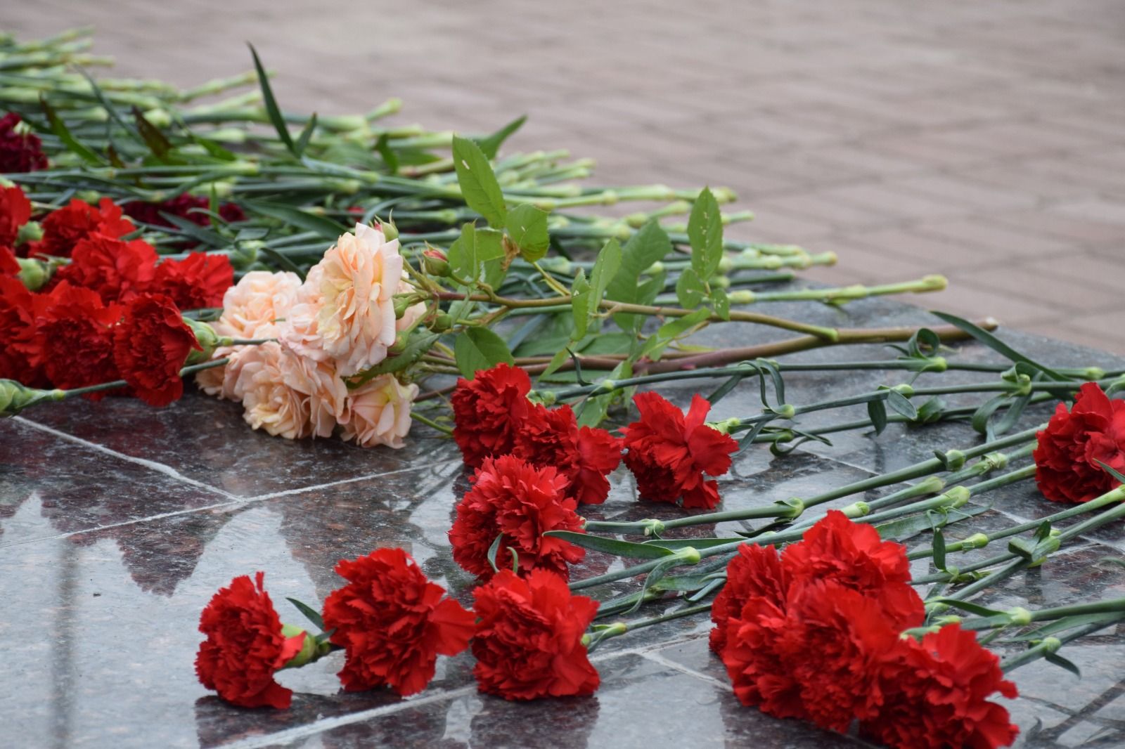 В День памяти и скорби в Нурлате прошел траурный митинг (+ фоторепортаж)