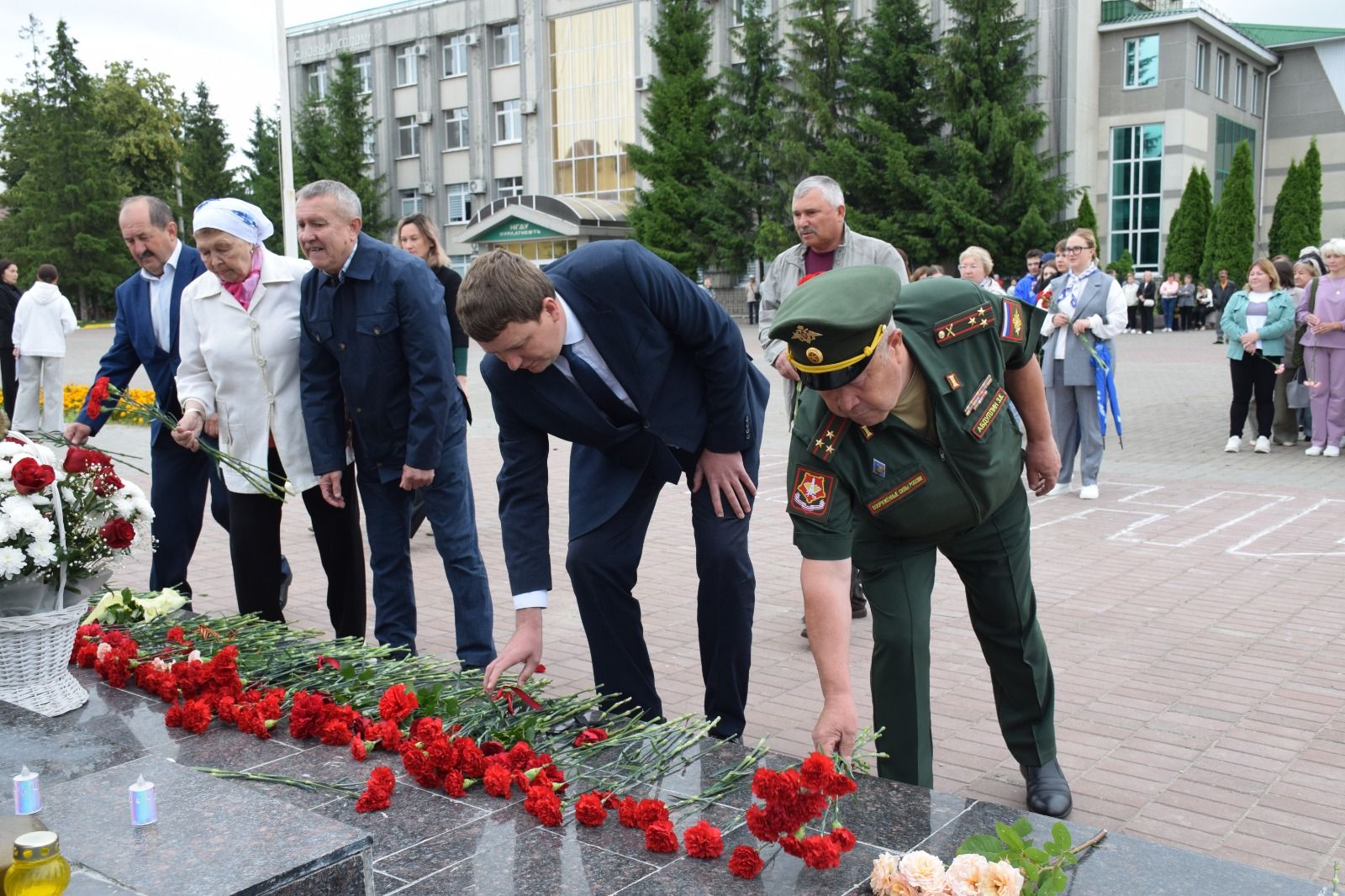 В День памяти и скорби в Нурлате прошел траурный митинг (+ фоторепортаж)