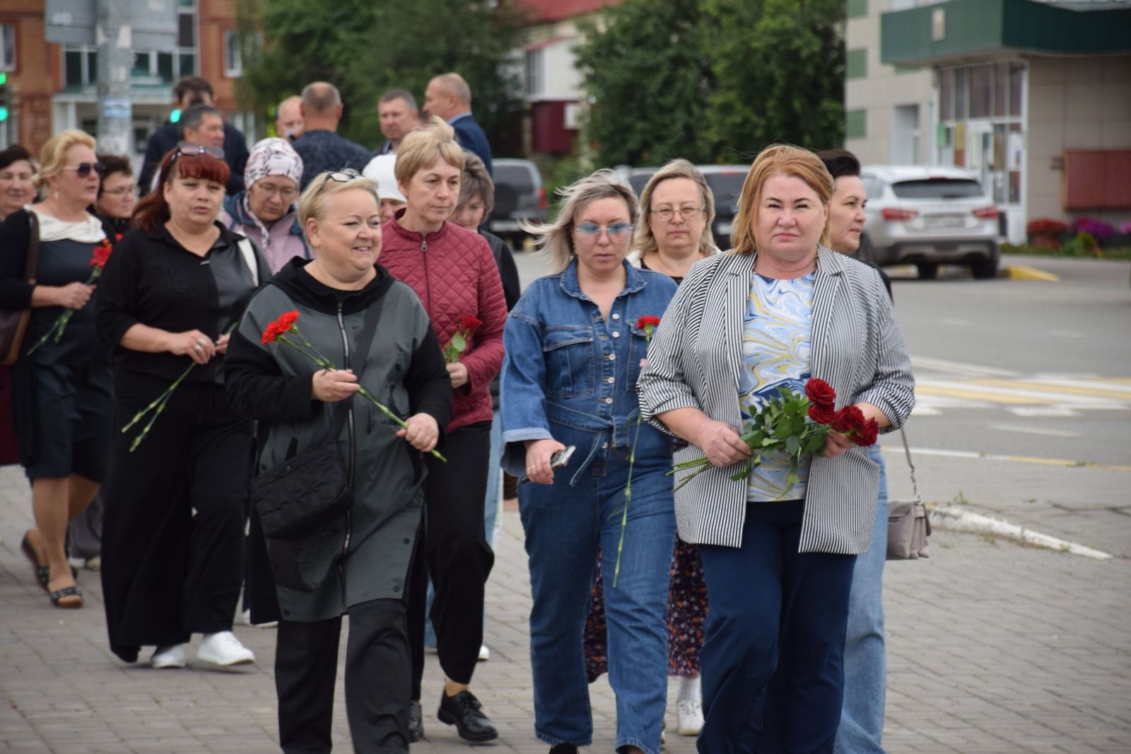 В День памяти и скорби в Нурлате прошел траурный митинг (+ фоторепортаж)
