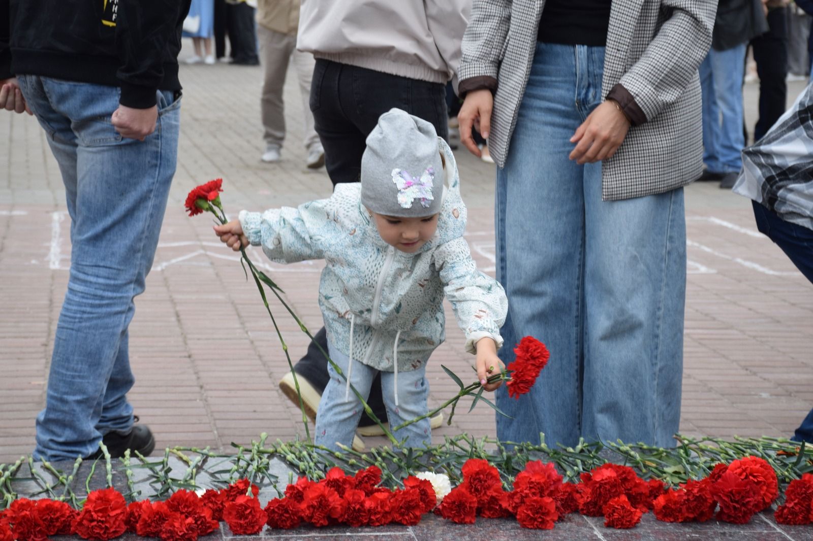 В День памяти и скорби в Нурлате прошел траурный митинг (+ фоторепортаж)