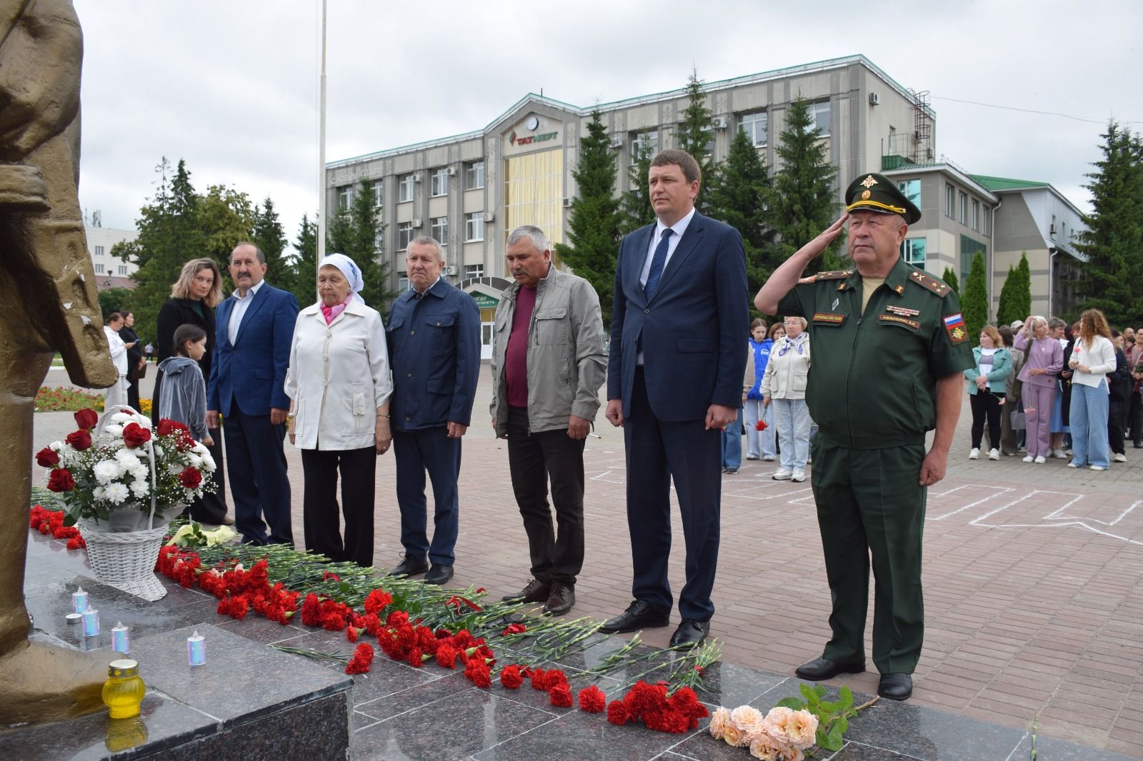 В День памяти и скорби в Нурлате прошел траурный митинг (+ фоторепортаж)