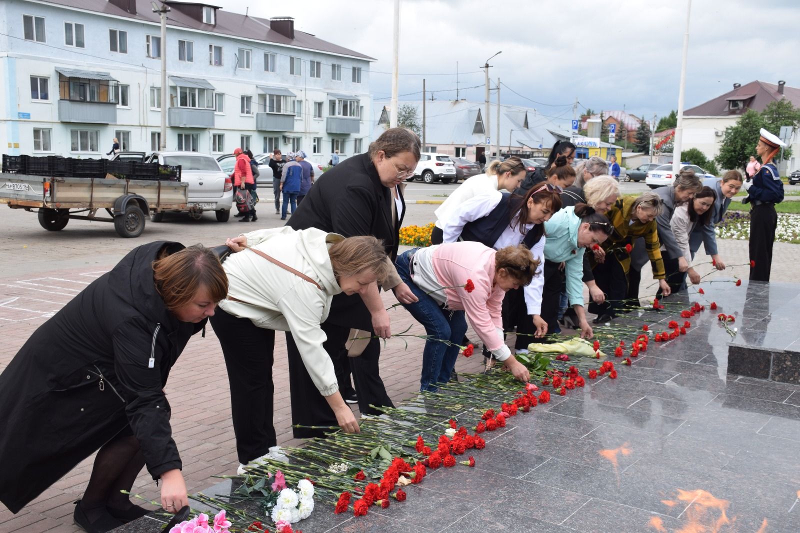 В День памяти и скорби в Нурлате прошел траурный митинг (+ фоторепортаж)