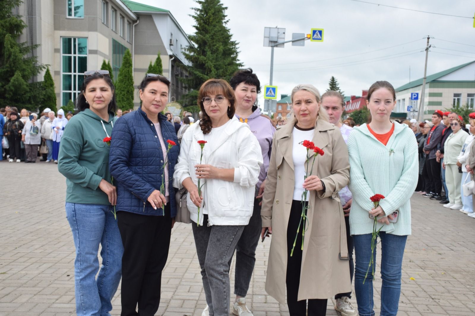 В День памяти и скорби в Нурлате прошел траурный митинг (+ фоторепортаж)
