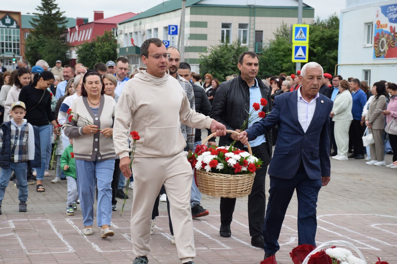 В День памяти и скорби в Нурлате прошел траурный митинг (+ фоторепортаж)