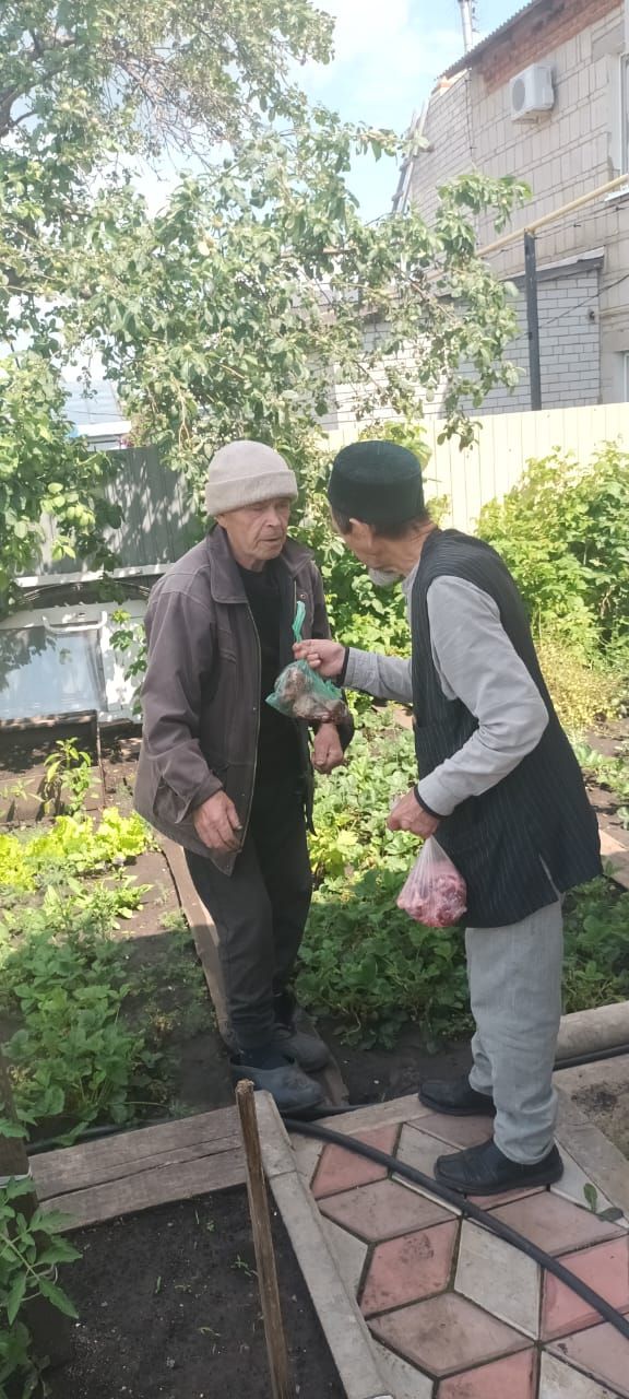 В Нурлате раздали мясо жертвенных животных людям с ограниченными возможностями здоровья