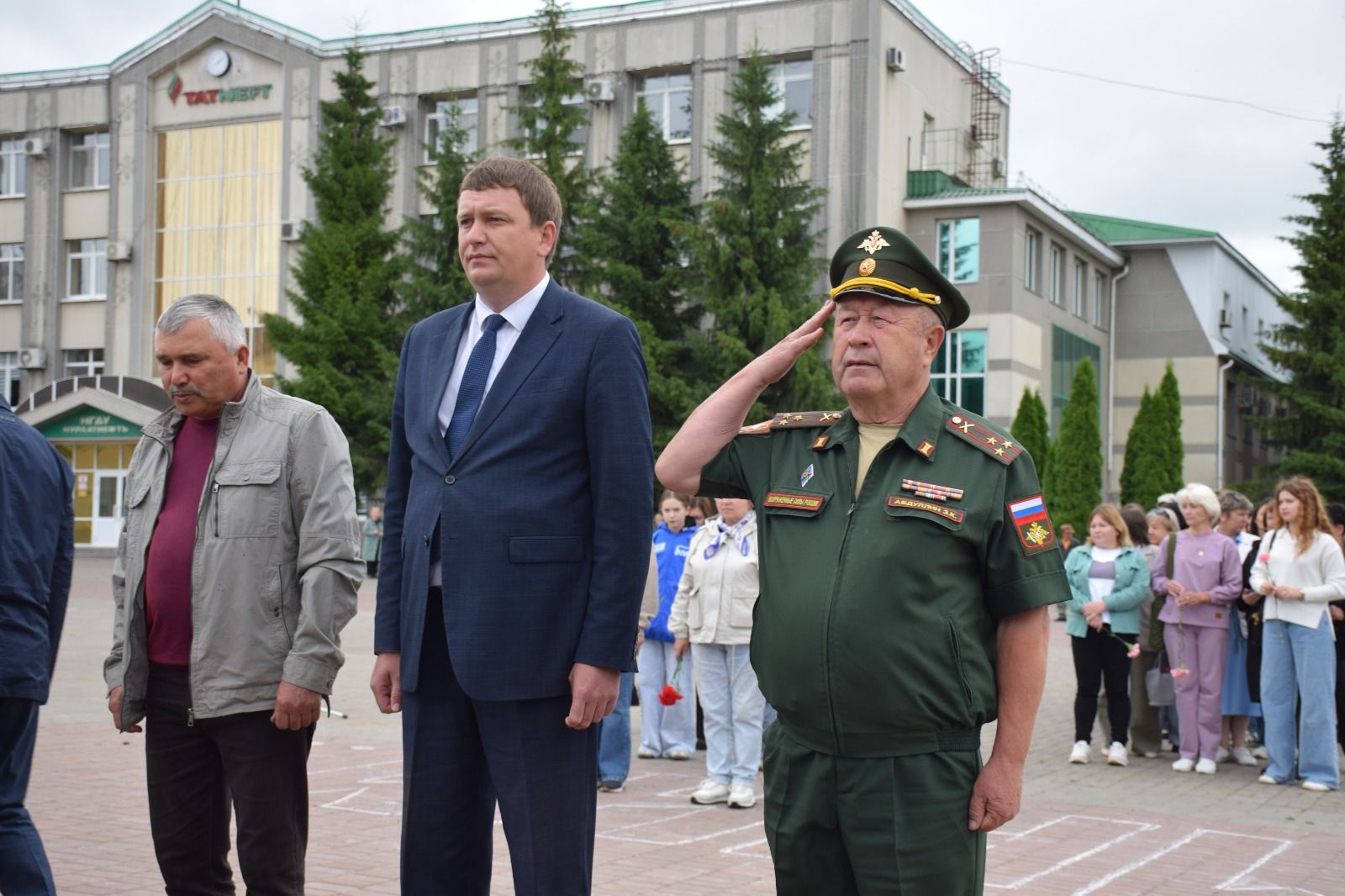 В День памяти и скорби в Нурлате прошел траурный митинг (+ фоторепортаж)