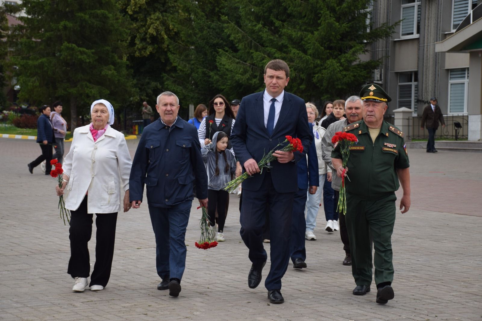 В День памяти и скорби в Нурлате прошел траурный митинг (+ фоторепортаж)