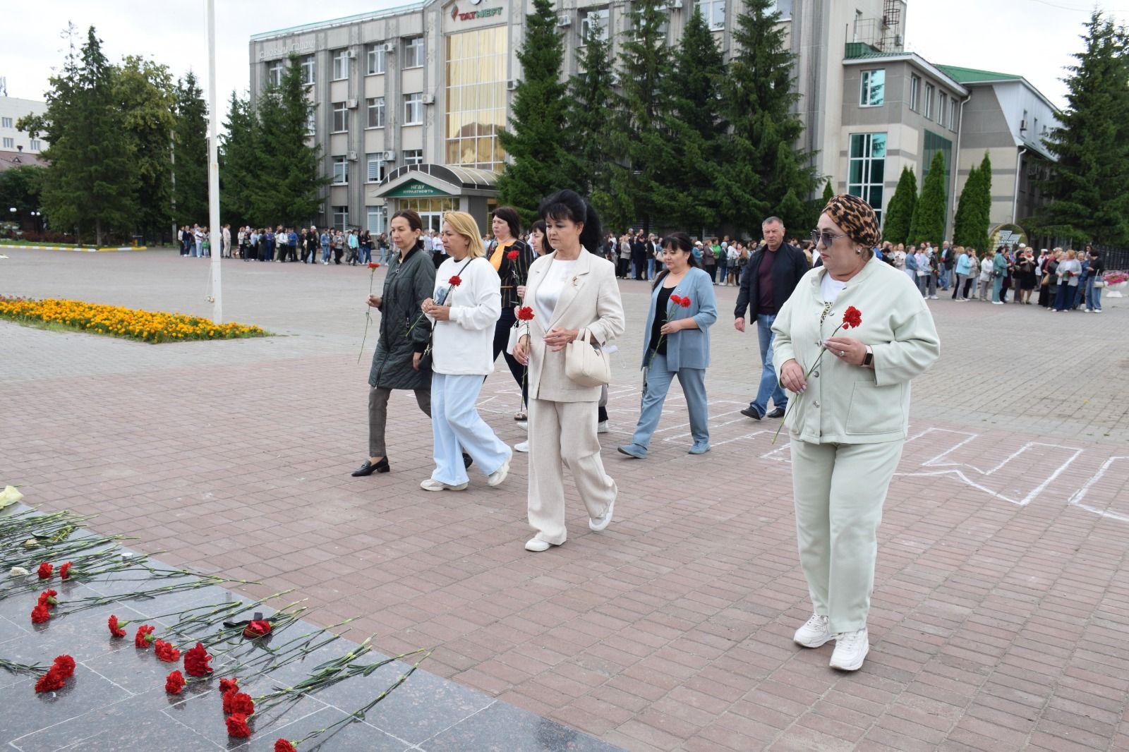 В День памяти и скорби в Нурлате прошел траурный митинг (+ фоторепортаж)