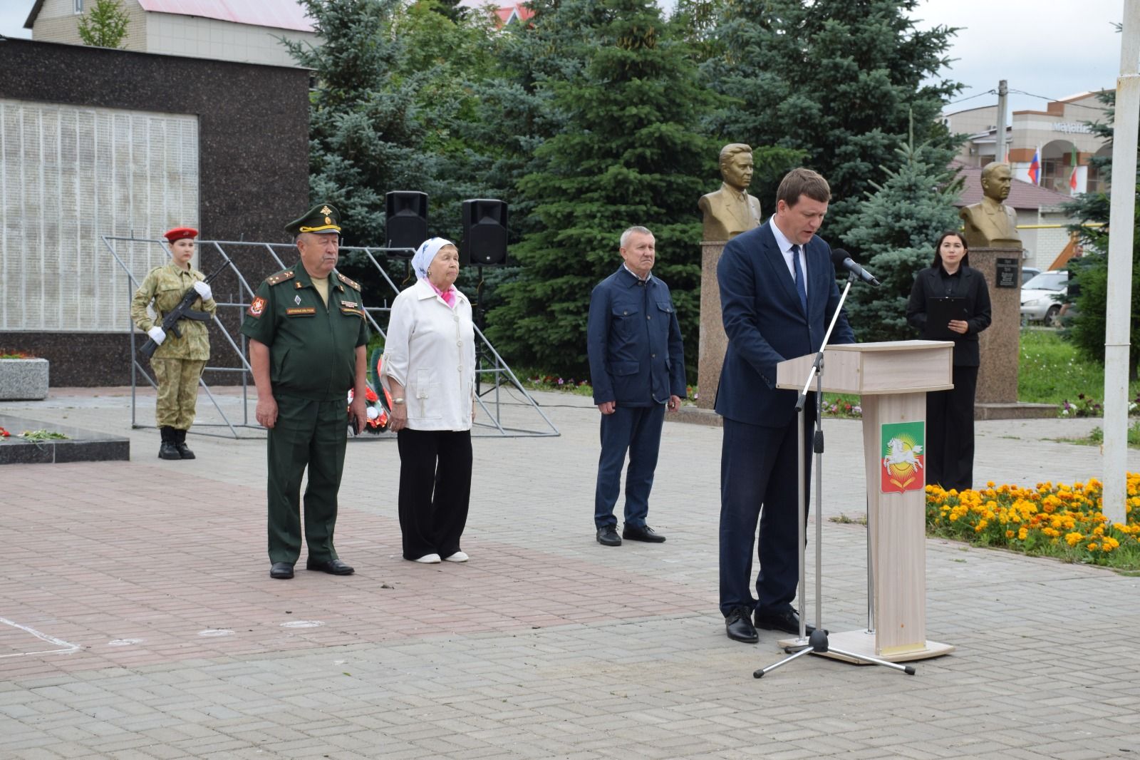 В День памяти и скорби в Нурлате прошел траурный митинг (+ фоторепортаж)