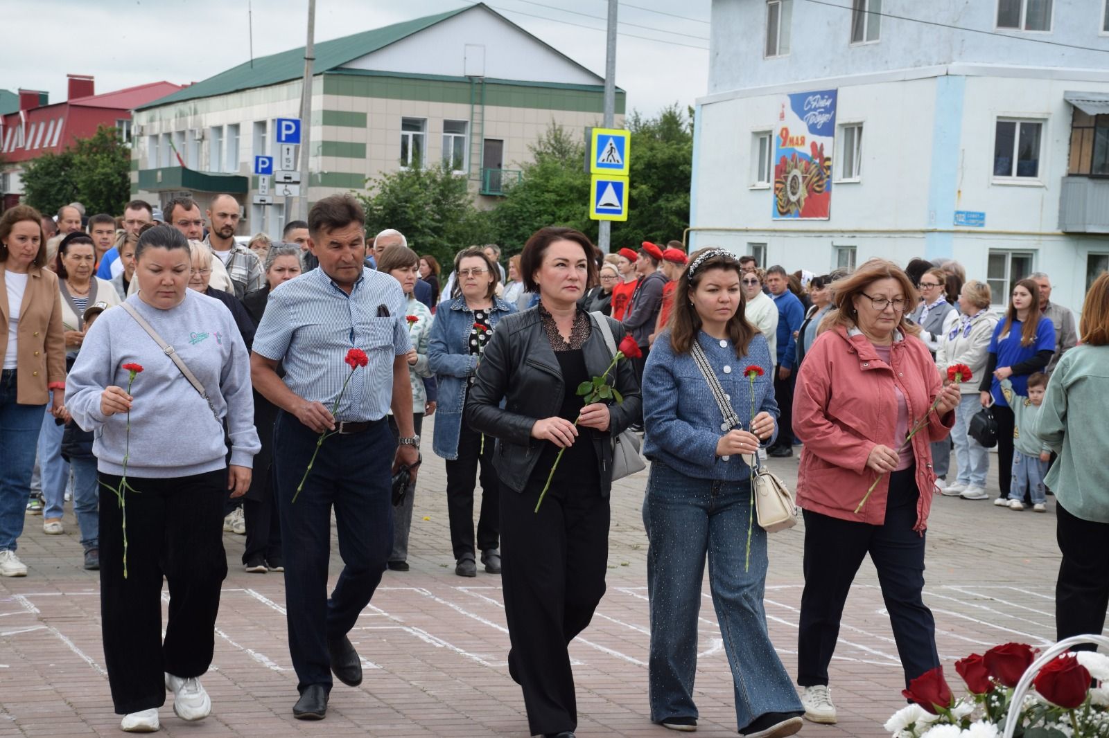 В День памяти и скорби в Нурлате прошел траурный митинг (+ фоторепортаж)