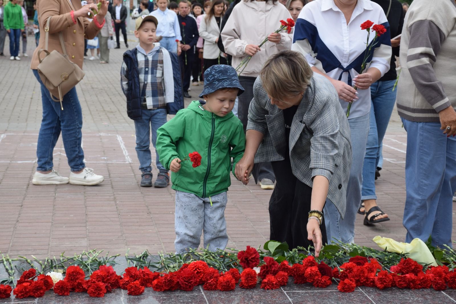 В День памяти и скорби в Нурлате прошел траурный митинг (+ фоторепортаж)