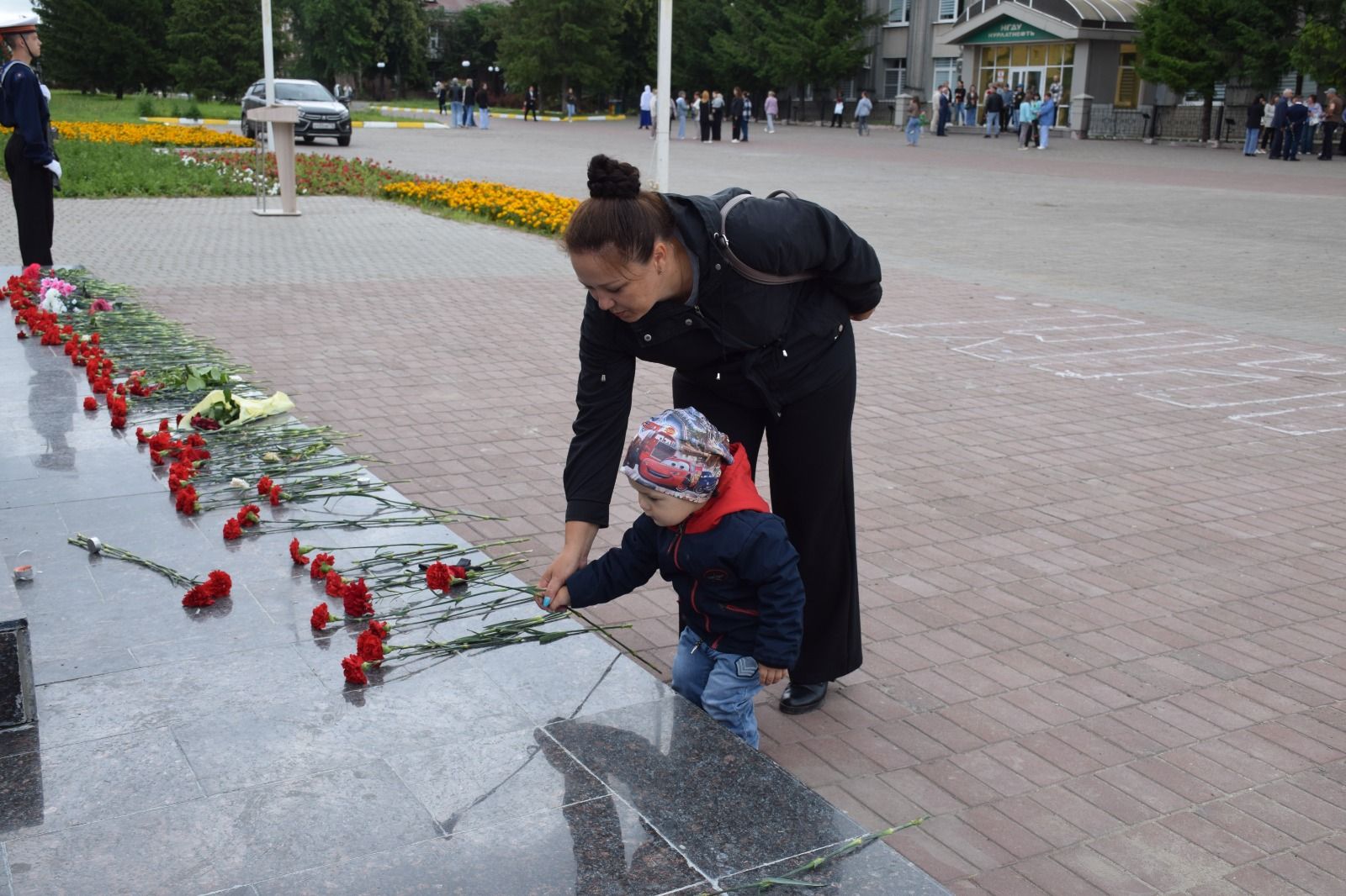 В День памяти и скорби в Нурлате прошел траурный митинг (+ фоторепортаж)
