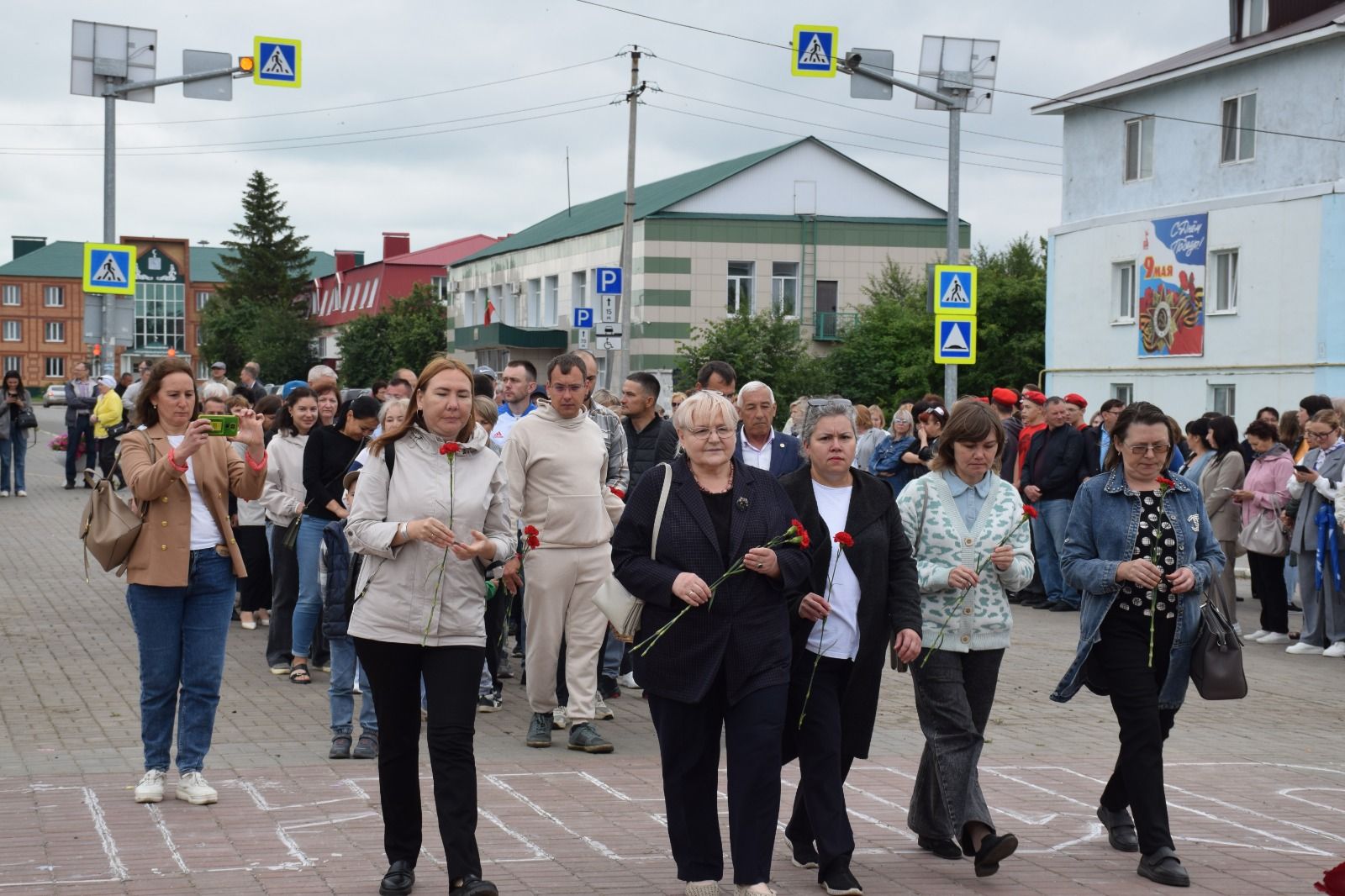 В День памяти и скорби в Нурлате прошел траурный митинг (+ фоторепортаж)