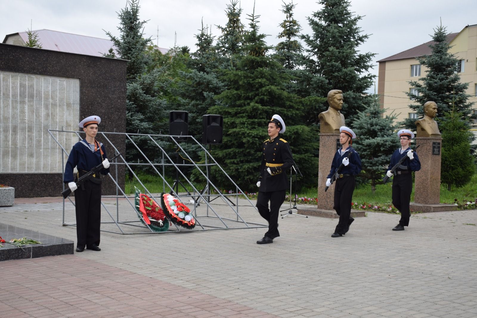В День памяти и скорби в Нурлате прошел траурный митинг (+ фоторепортаж)