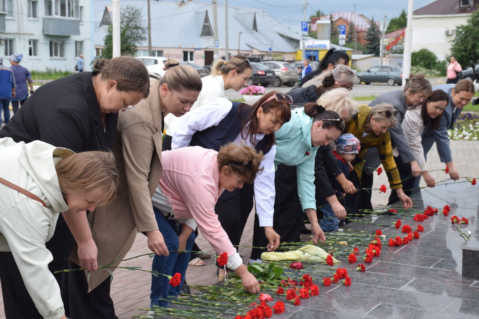 В День памяти и скорби в Нурлате прошел траурный митинг (+ фоторепортаж)