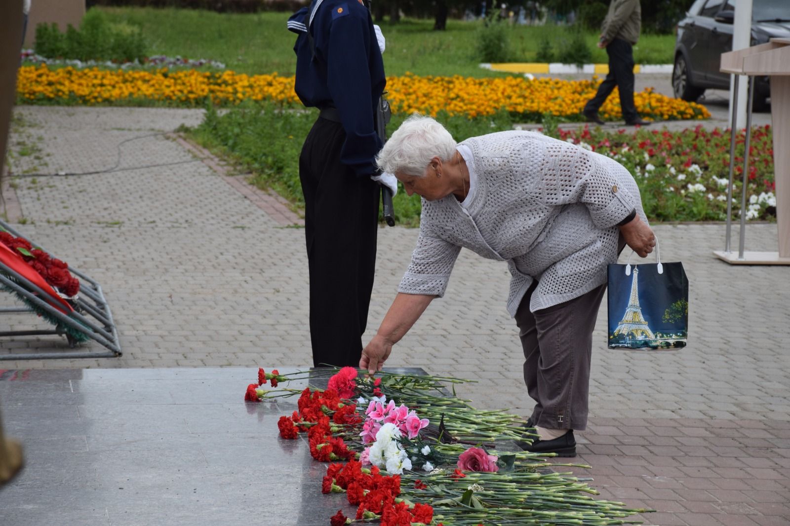 В День памяти и скорби в Нурлате прошел траурный митинг (+ фоторепортаж)