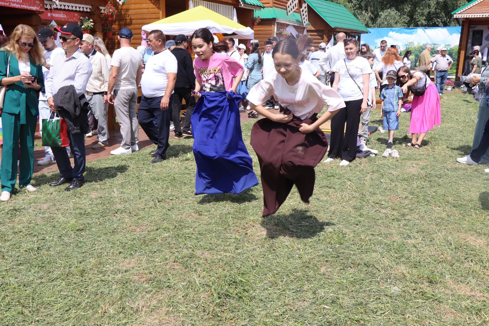 Нурлатское подворье на казанском Сабантуе посетил Раис Татарстана (+ фоторепортаж)