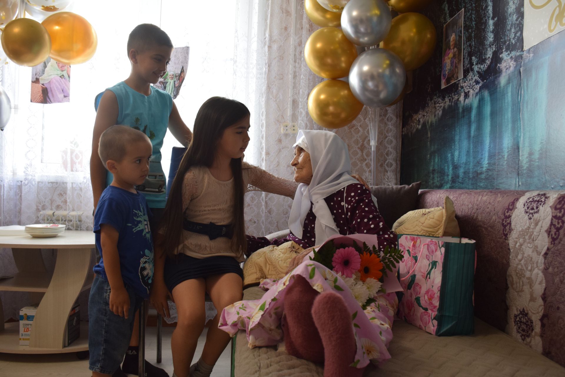 Уважаемая учительница из села Новое Иглайкино Файзя Валиахметовна Губайдуллина отмечает столетний юбилей